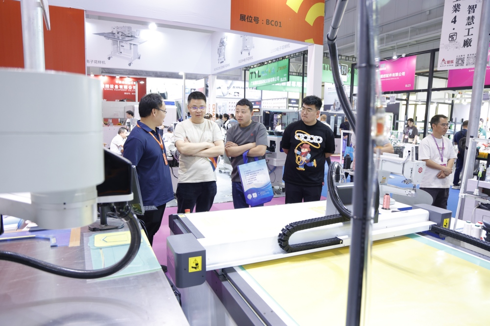 服装多层裁床 服装多层裁床